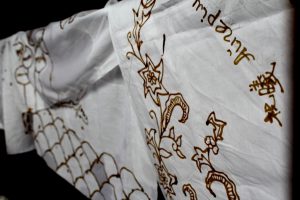 Darmasiswa making Batik